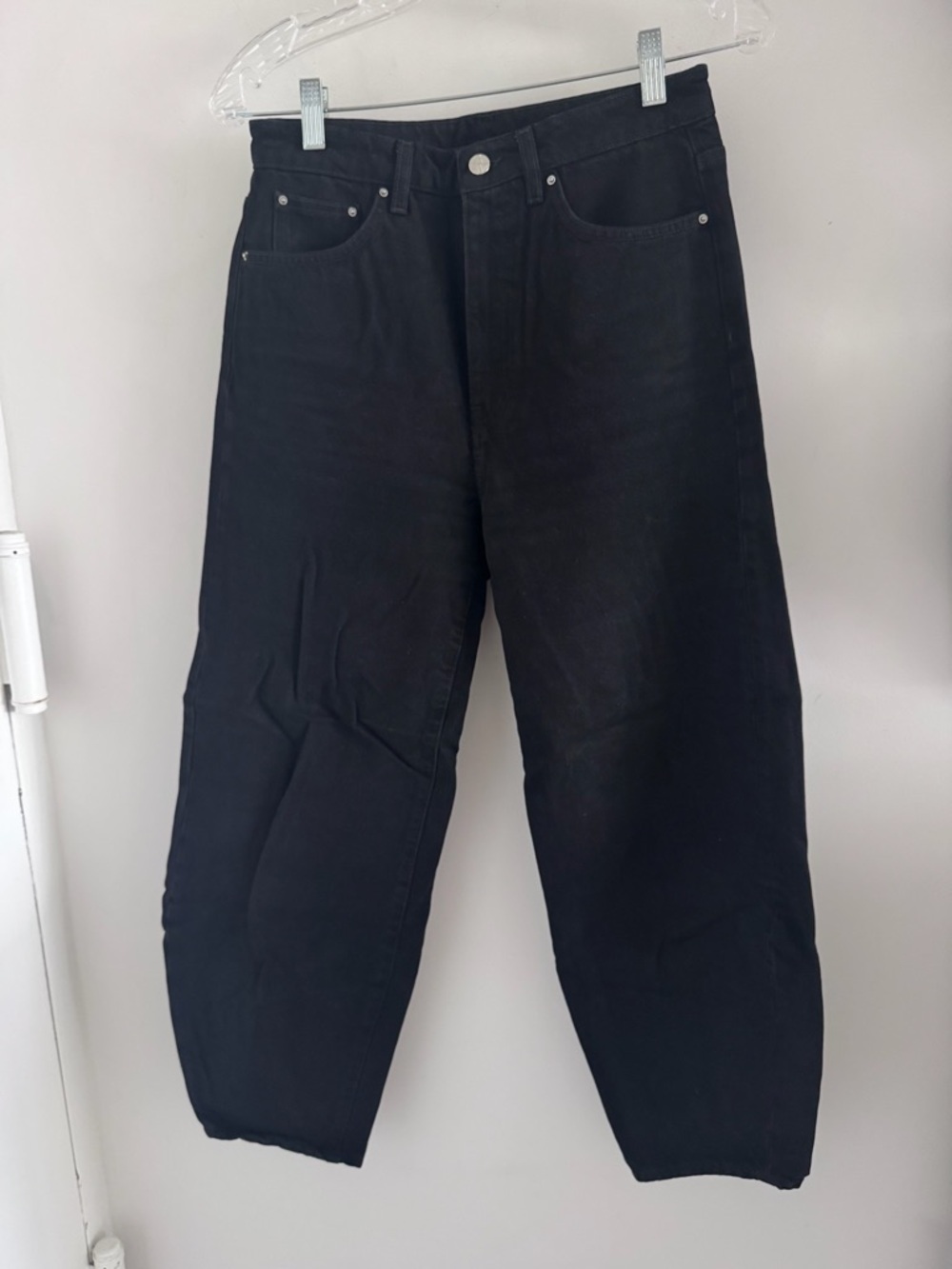 Toteme high rise barrel jeans in black 27/32